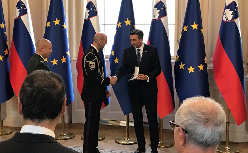 Slovinský prezident vyznamenal slovenskú políciu za prínos pri zvládaní migračnej krízy
